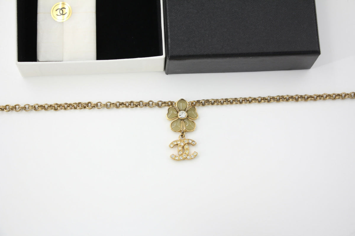 Chanel Vintage 06P Gripoix Green Flower Pendant Gold-Tone Necklace