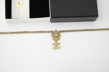 Chanel Vintage 06P Gripoix Green Flower Pendant Gold-Tone Necklace