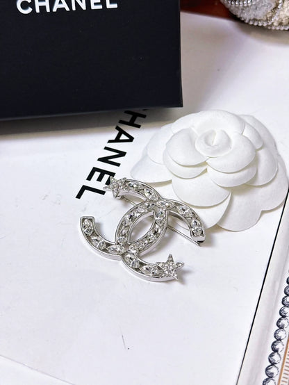 Chanel 2020 Spring/Summer double C silver diamond brooch