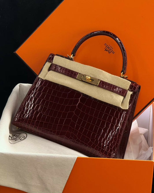 Hermès Kelly 28 Bordeaux Lisse (Shiny) Niloticus Crocodile with Gold Hardware