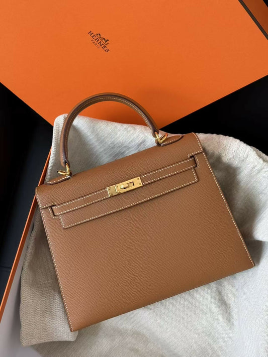 Hermès Kelly 25 Gold Epsom Leather with Gold Hardware