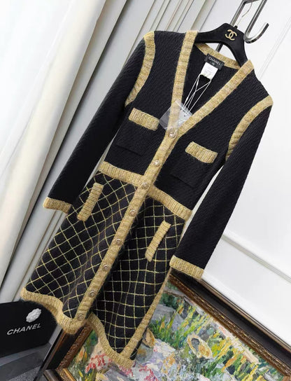 Chanel Fall/Winter 2015-2016 Black & Gold Dress Wararni.com Chanel Fall/Winter 2015-2016 Black & Gold Dress Wararni.com