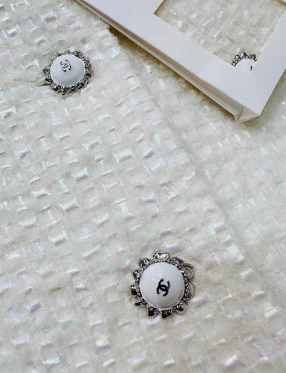 Chanel 25k white tweed jacket