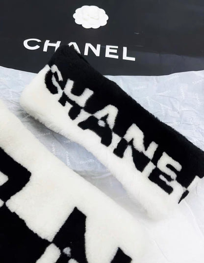 Chanel 21B Black and White Fur HeadBand