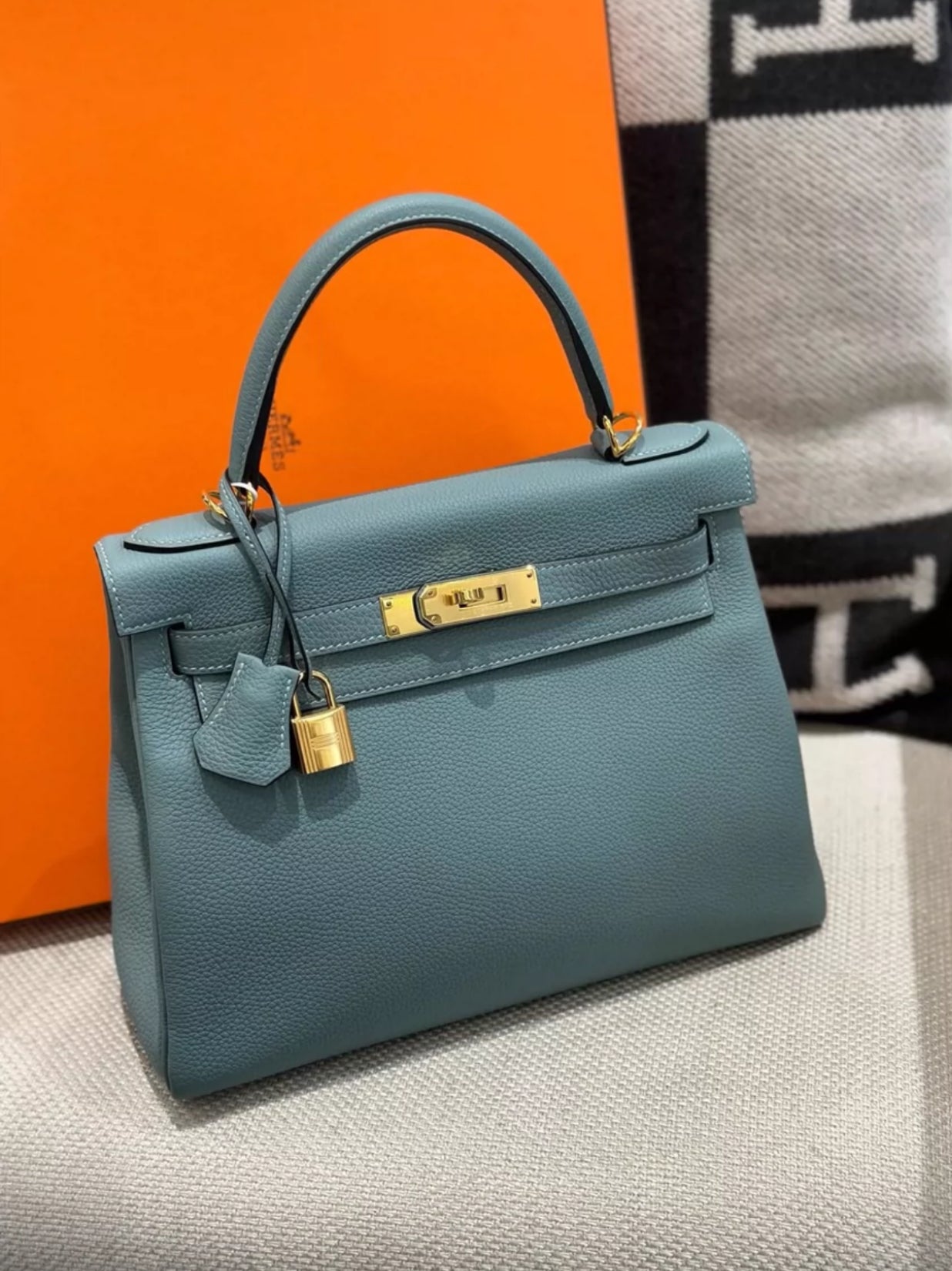Hermès Kelly 28 Bleu Azur Togo Leather Gold Hardware