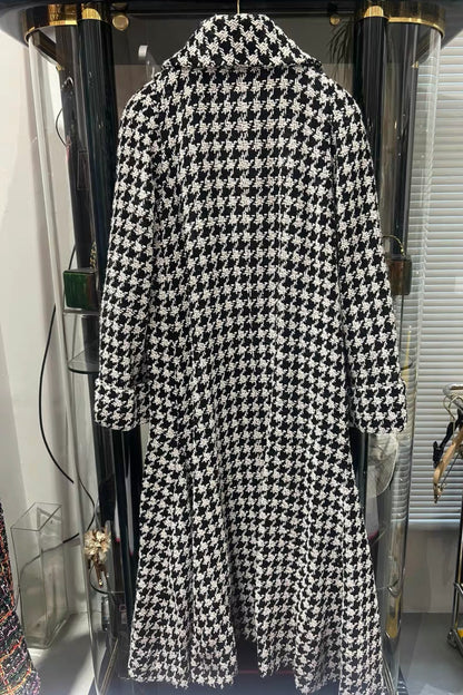 Rare CHANEL 17k white & black Houndstooth Coat size 42