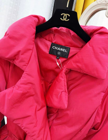 Chanel Fall/Winter 2019/2020 Puffer jacket in Red with belt size 34