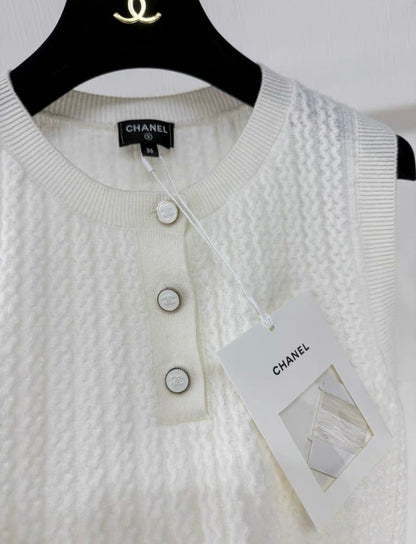 Chanel 24B white cashmere top size 36