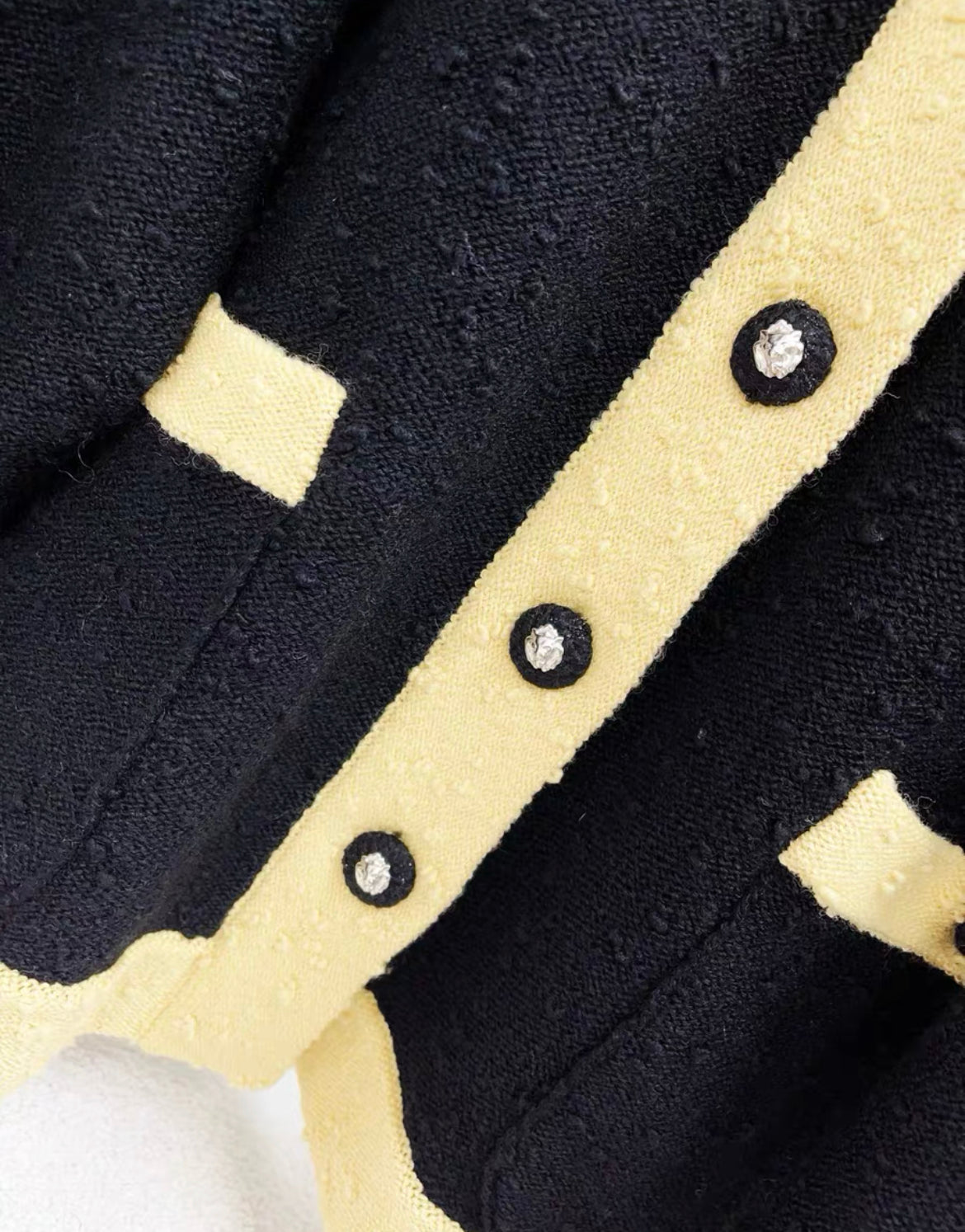 Chanel 24k Cardigan in Wool Black & Light Yellow size 38