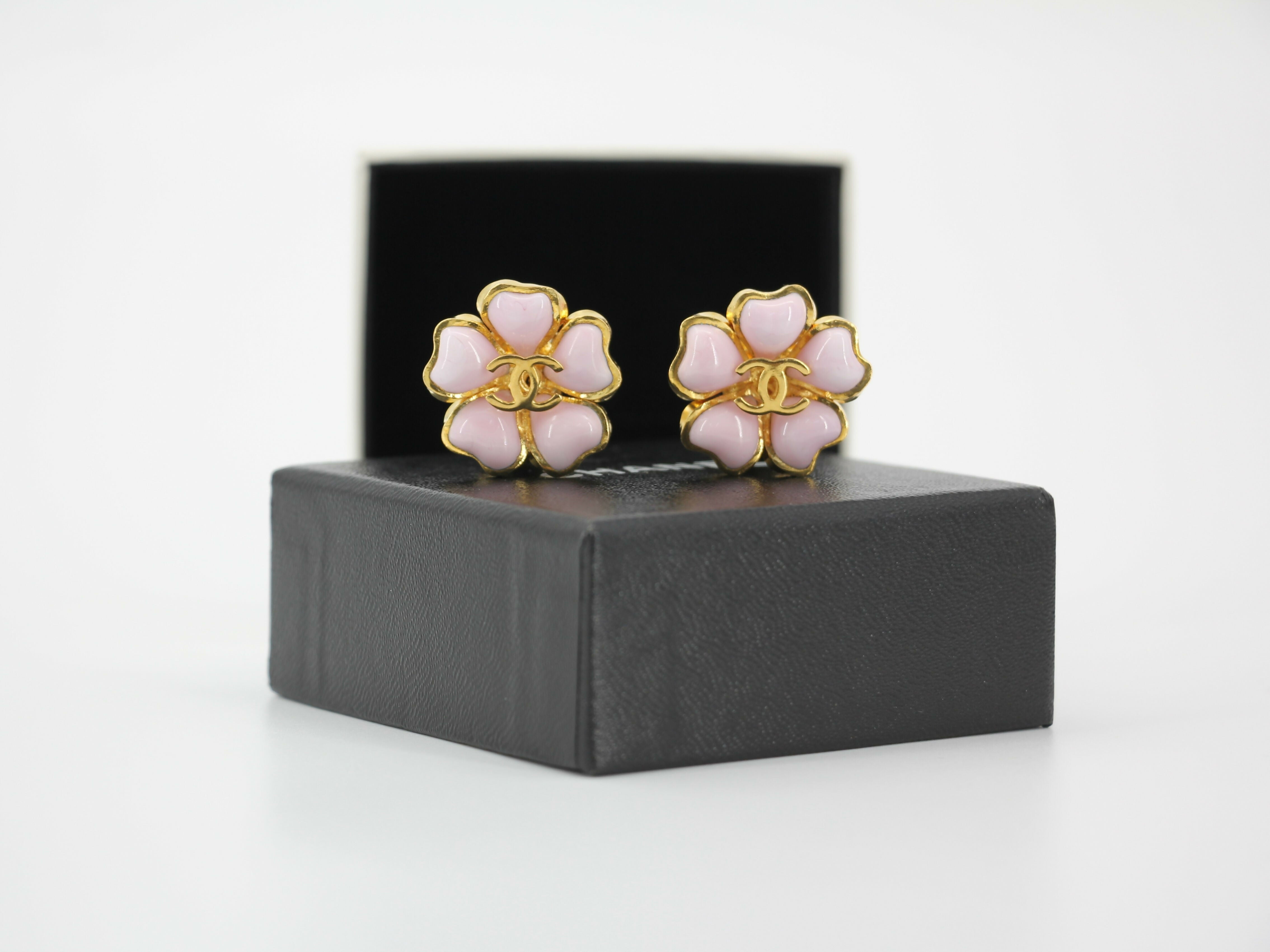 Chanel Vintage 97P Gripoix Gold-plated Pink Camellia Clip-on