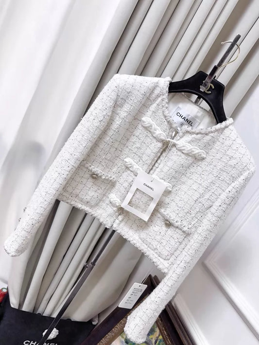 Chanel 25A ecru White Tweed Jacket