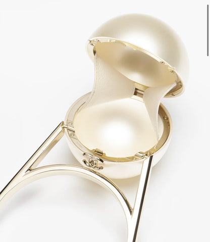 Chanel Fall-Winter 2025/26 PEARL RING MINAUDIÈRE