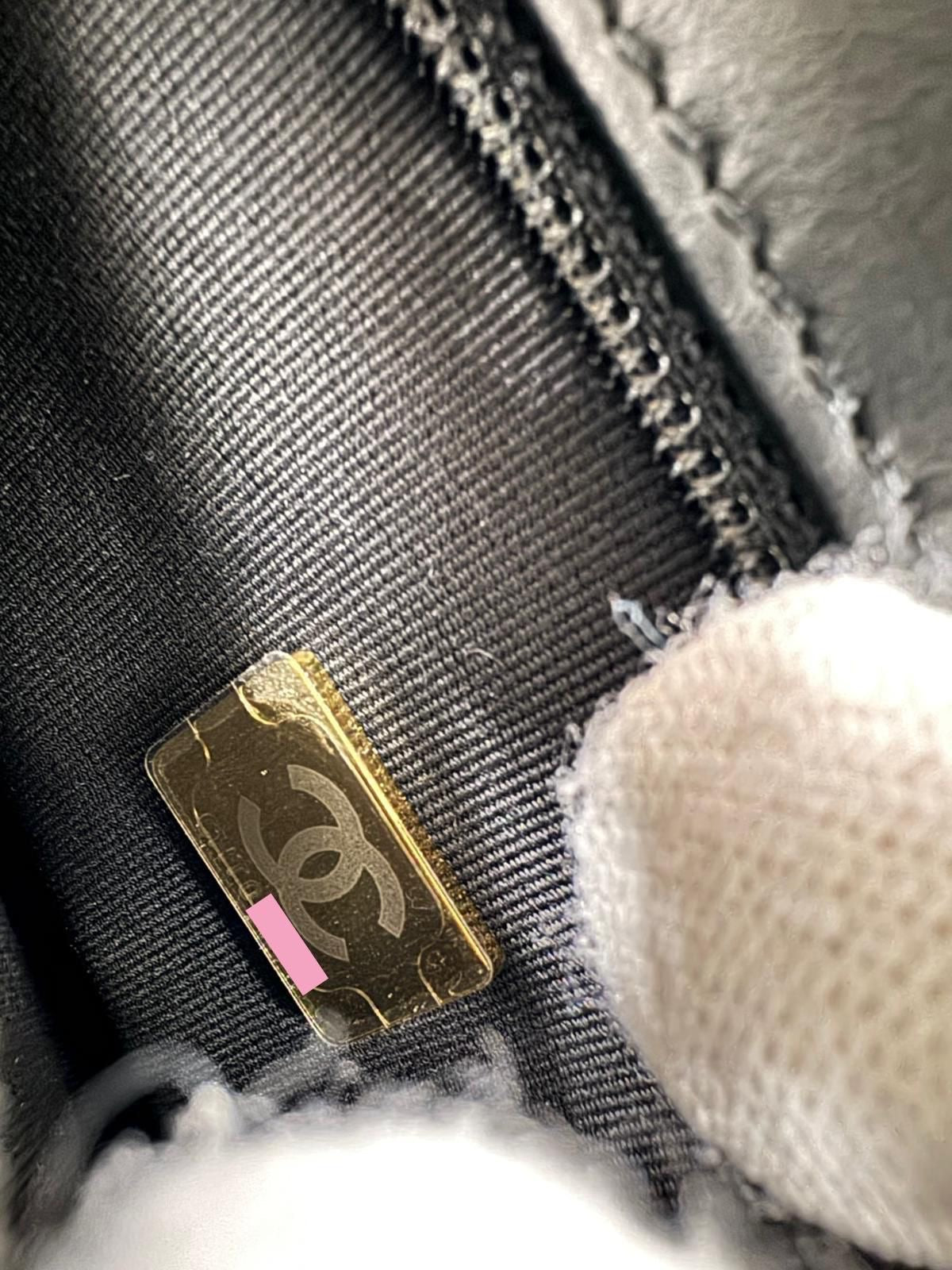 Chanel kelly Bag in Black leather gold hardware