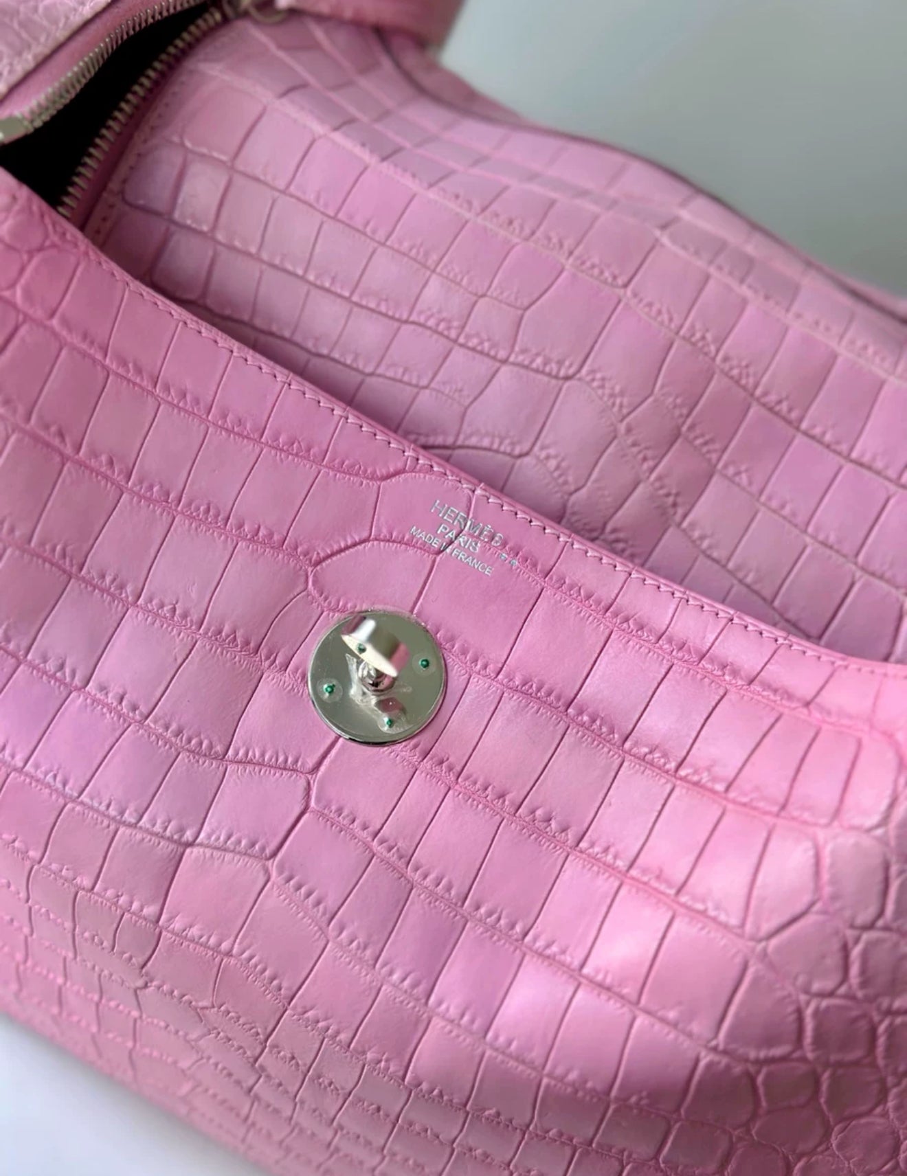 Hermès Lindy 30 5P Bubblegum Matte alligator Leather Palladium