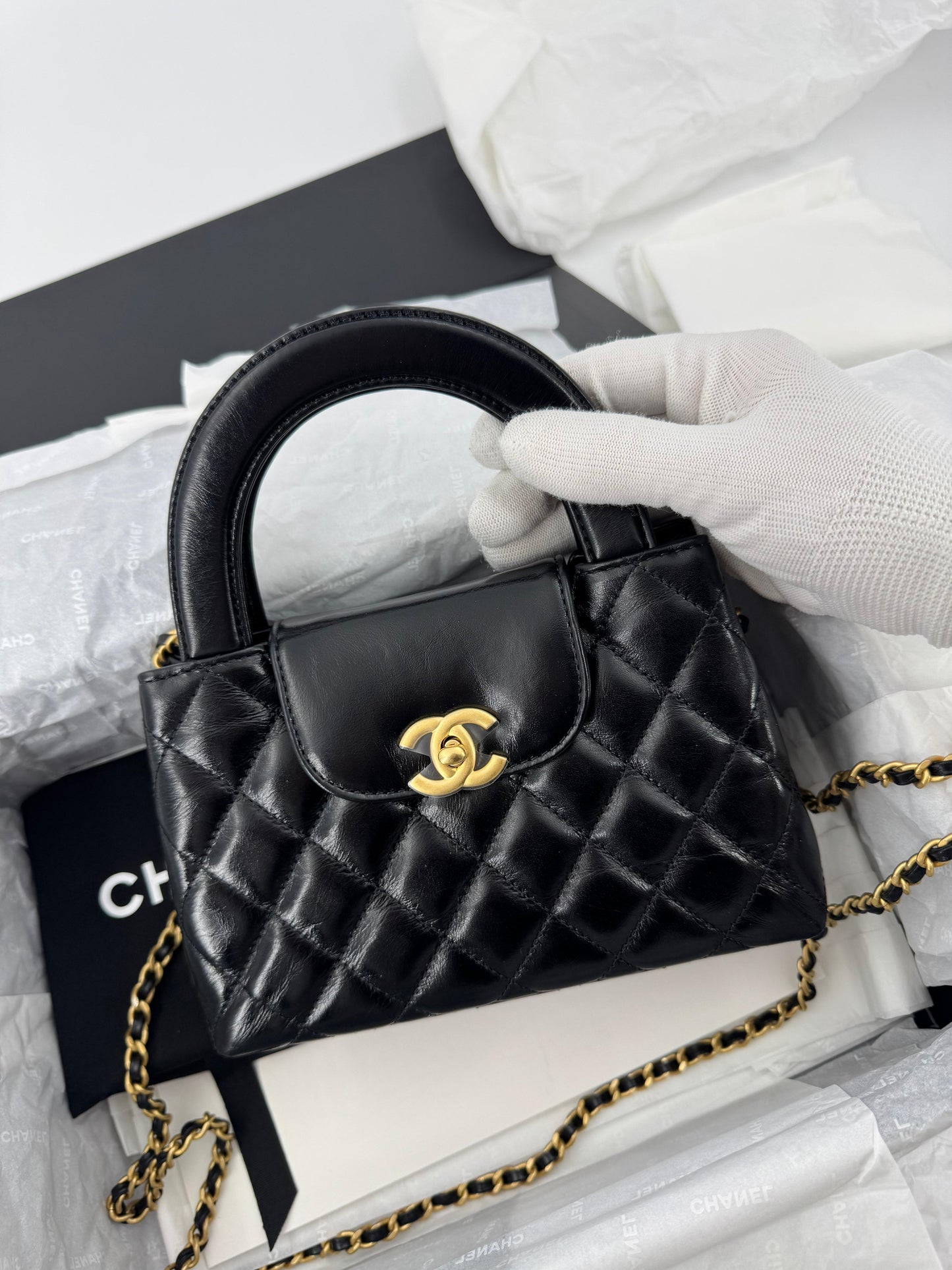 Chanel kelly Bag in Black leather gold hardware