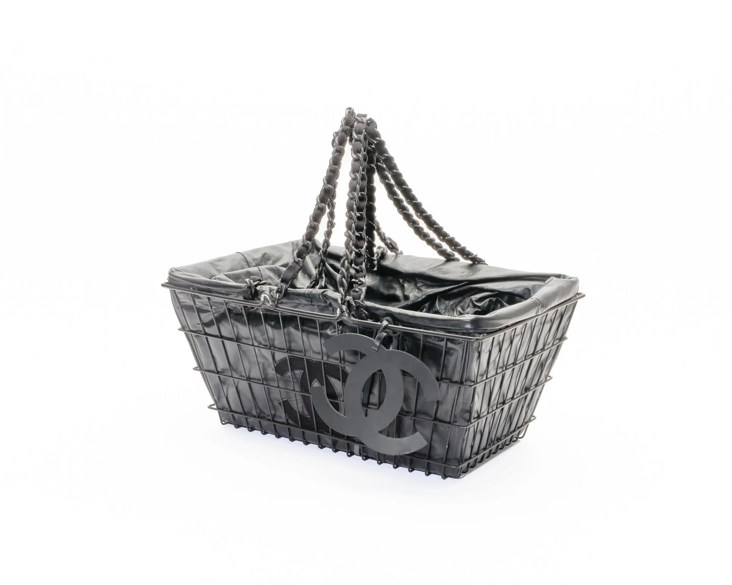 Rare CHANEL 2014-2015 basket bag in black patent metal with inner cover in colored lambskin leather and double intertwined chain handle