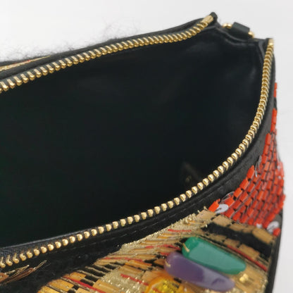 RARE CHANEL 2019 MÉTIERS D
ART PARIS-EGYPT RUNWAY PYRAMID EVENING BAG