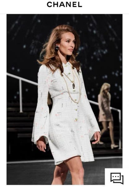 Chanel 24C white tweed dress with long sleeves size 34 –