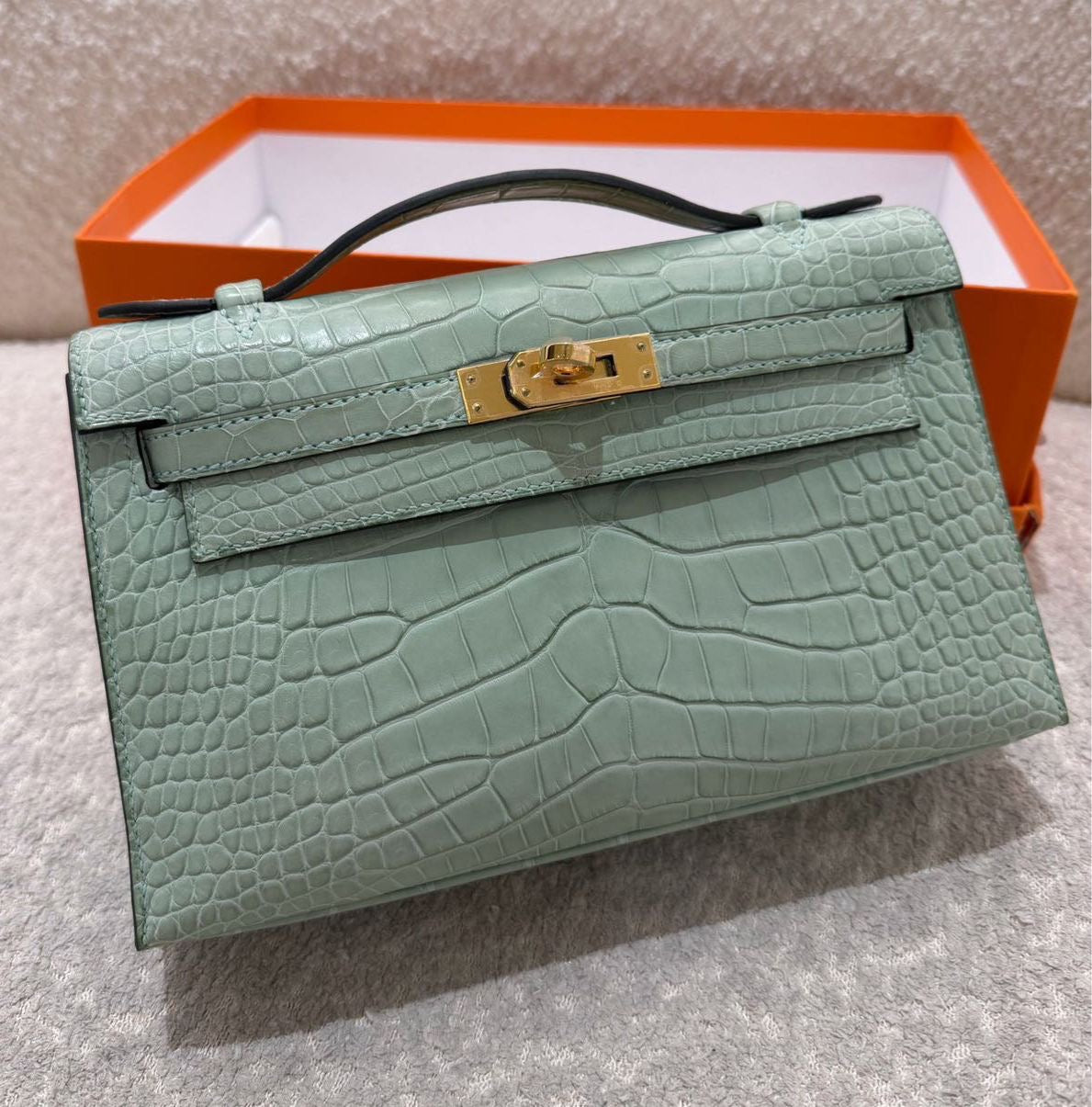 Hermès Kelly Pochette vert d’eau matte alligator gold hardware