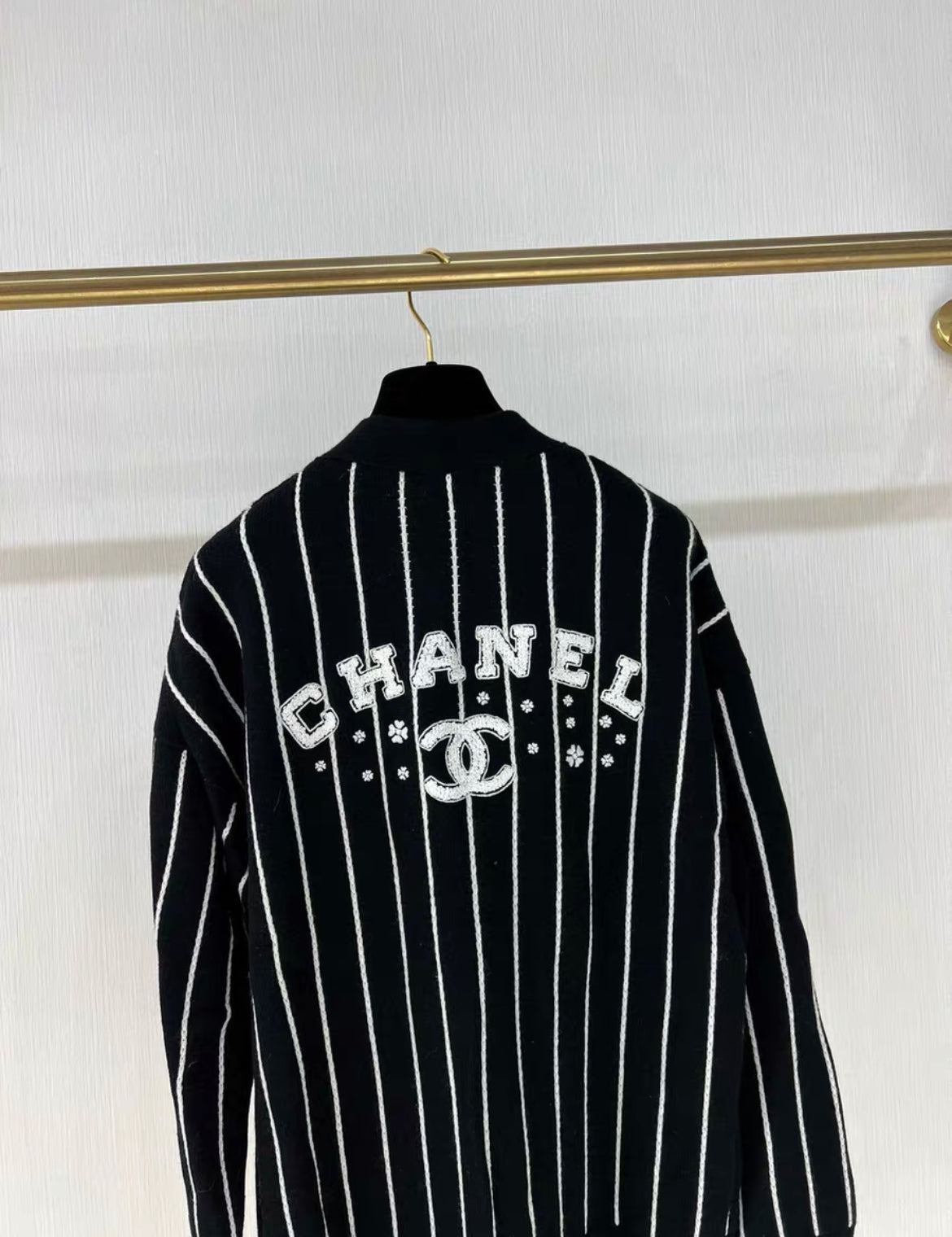 CHANEL 23P LOGO CASHMERE CARDIGAN