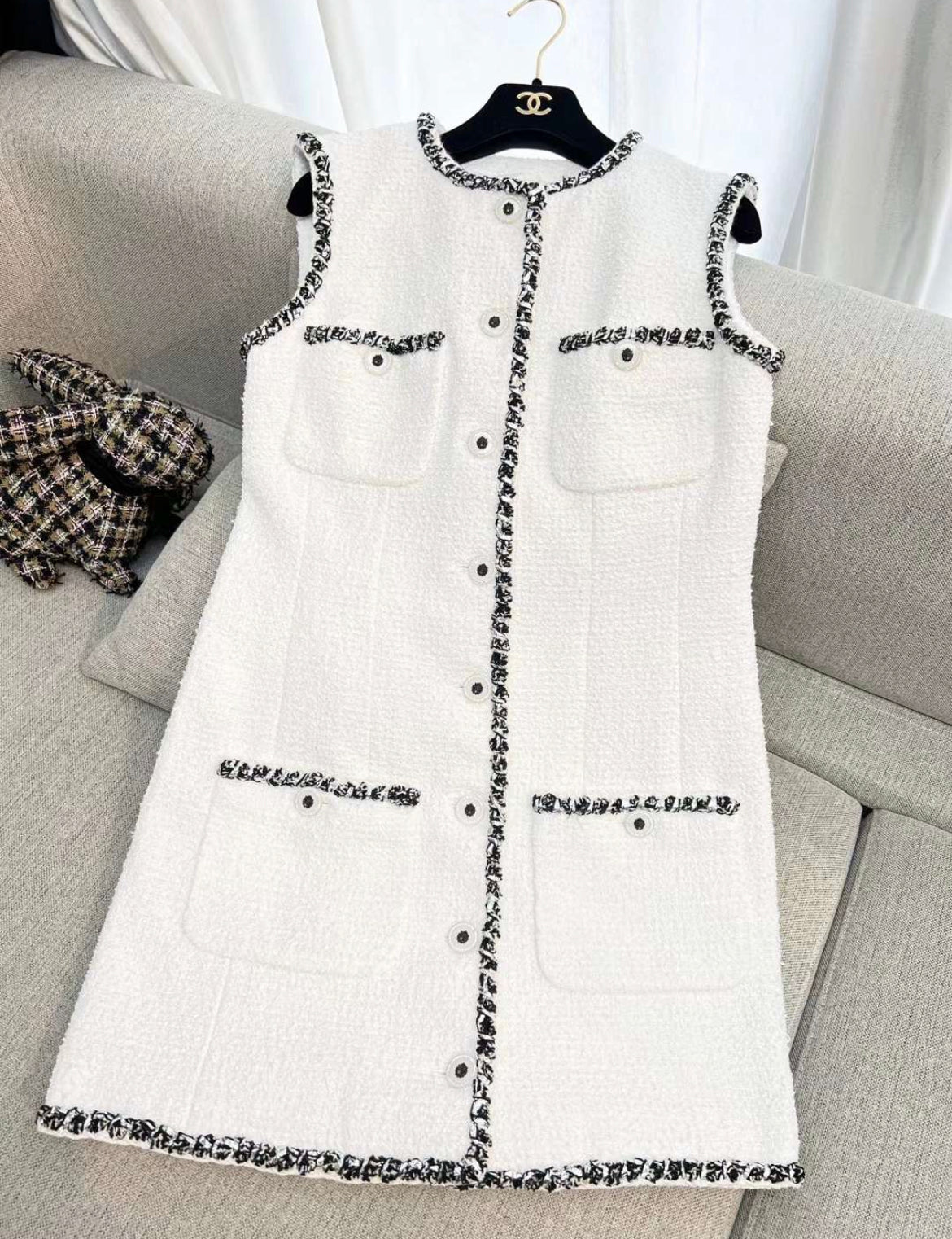 Chanel 22p white four-pocket tweed dress size 38