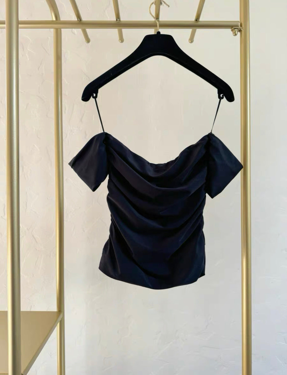 CHANEL ブラック タンクトップ 38 CHANEL 2023 Off-The-Shoulder Crop Top fits 36-38 – Wararni.com