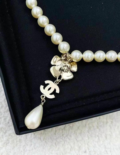 Chanel 23S Flower Diamond Pearl Necklace