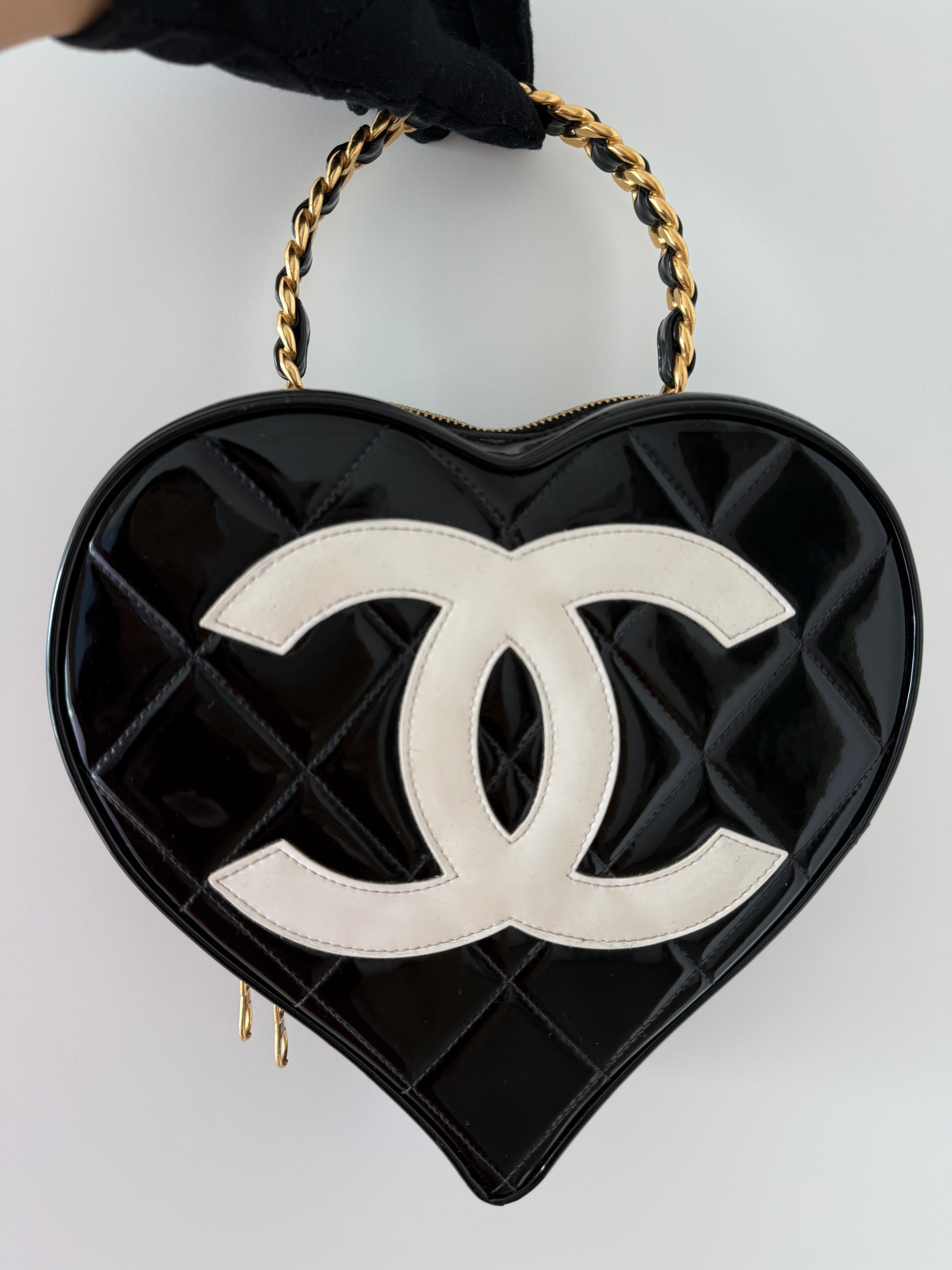 CHANEL Chanel Vintage 95 Barbie Cc Heart Vanity Bag - Onesize handbag - Vintage fashion from Wararni