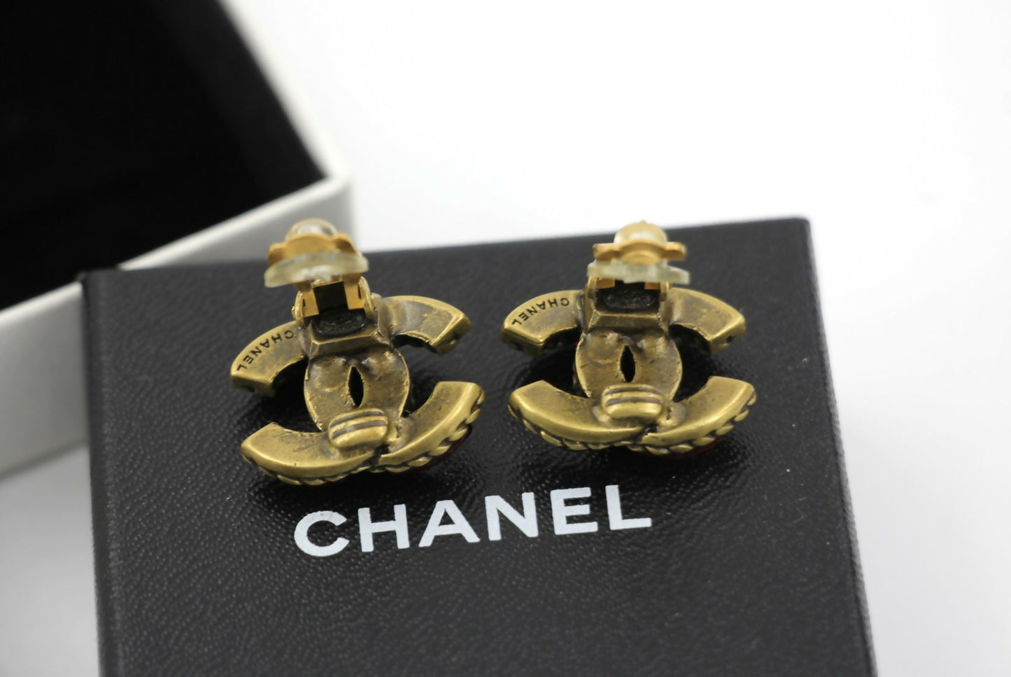 Chanel Vintage 00A Gripoix Resin Maroon Metal CC Earrings
