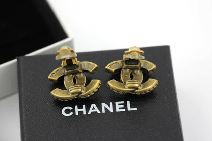 Chanel Vintage 00A Gripoix Resin Maroon Metal CC Earrings