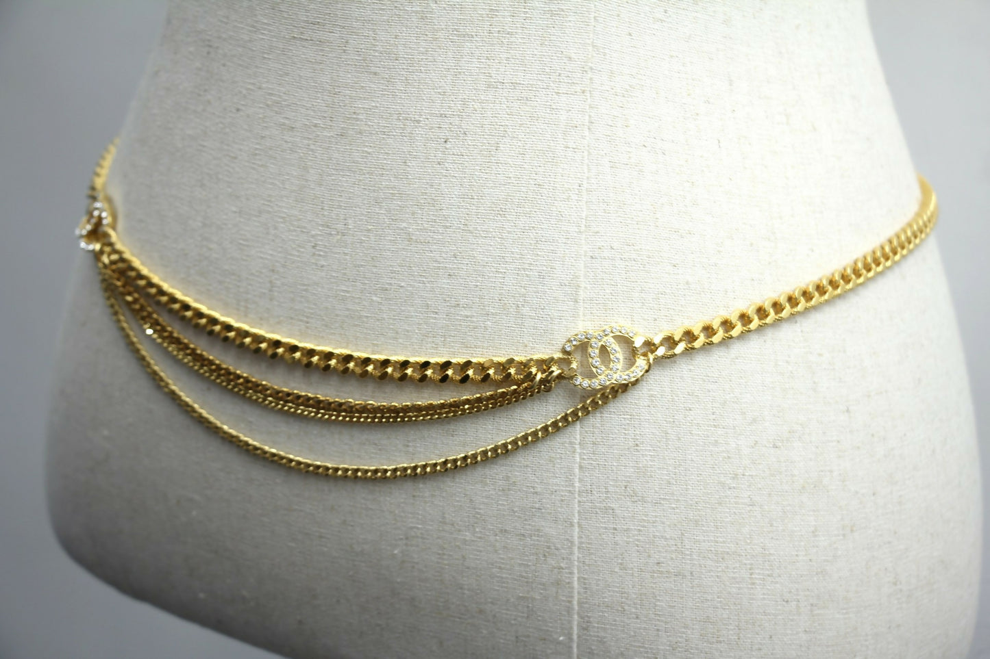 Chanel F22A Metal Rhinestones Two CC Gold-tone Chunky Waist Chain Belt L85