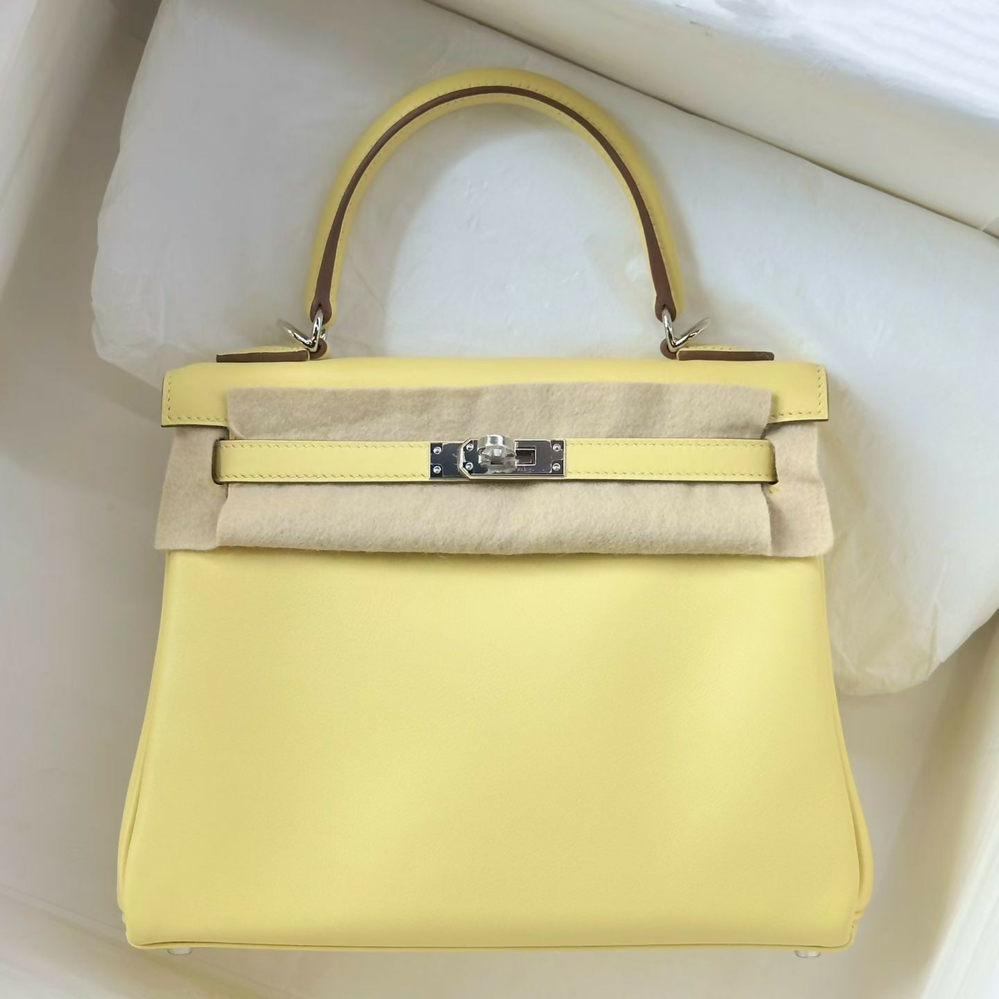 Hermès Kelly 25 Retourne 1Z Jaune Poussin Swift with Palladium Hardware