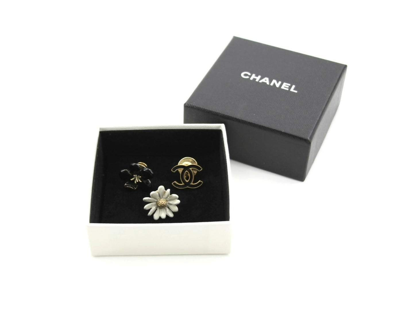 Chanel Vintage 10P Enamel Black Flower CC and White Chrysanthemum Brooch