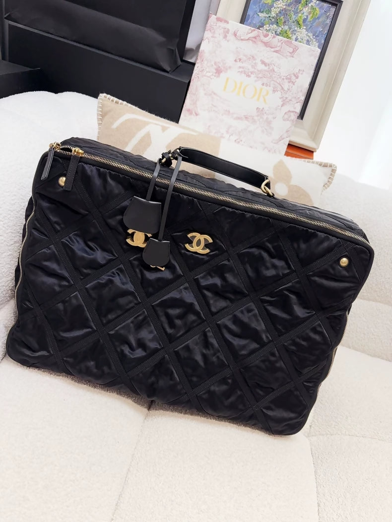 Chanel 22P travel box in black quilted nylon