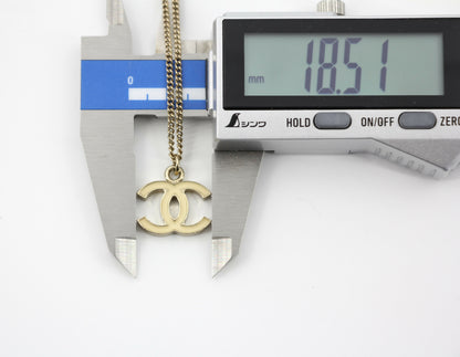 Chanel Vintage 04V Enamel Classic White CC Light Gold Necklace