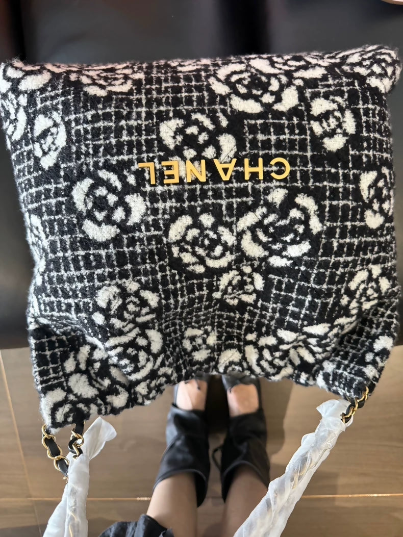 Chanel 22 bag in 23K camellia houndstooth wool, limited edition, medium size