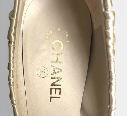 Chanel 17A Pearl Champaign Beige Rutched Satin Silk CC Pump Heels EU 37