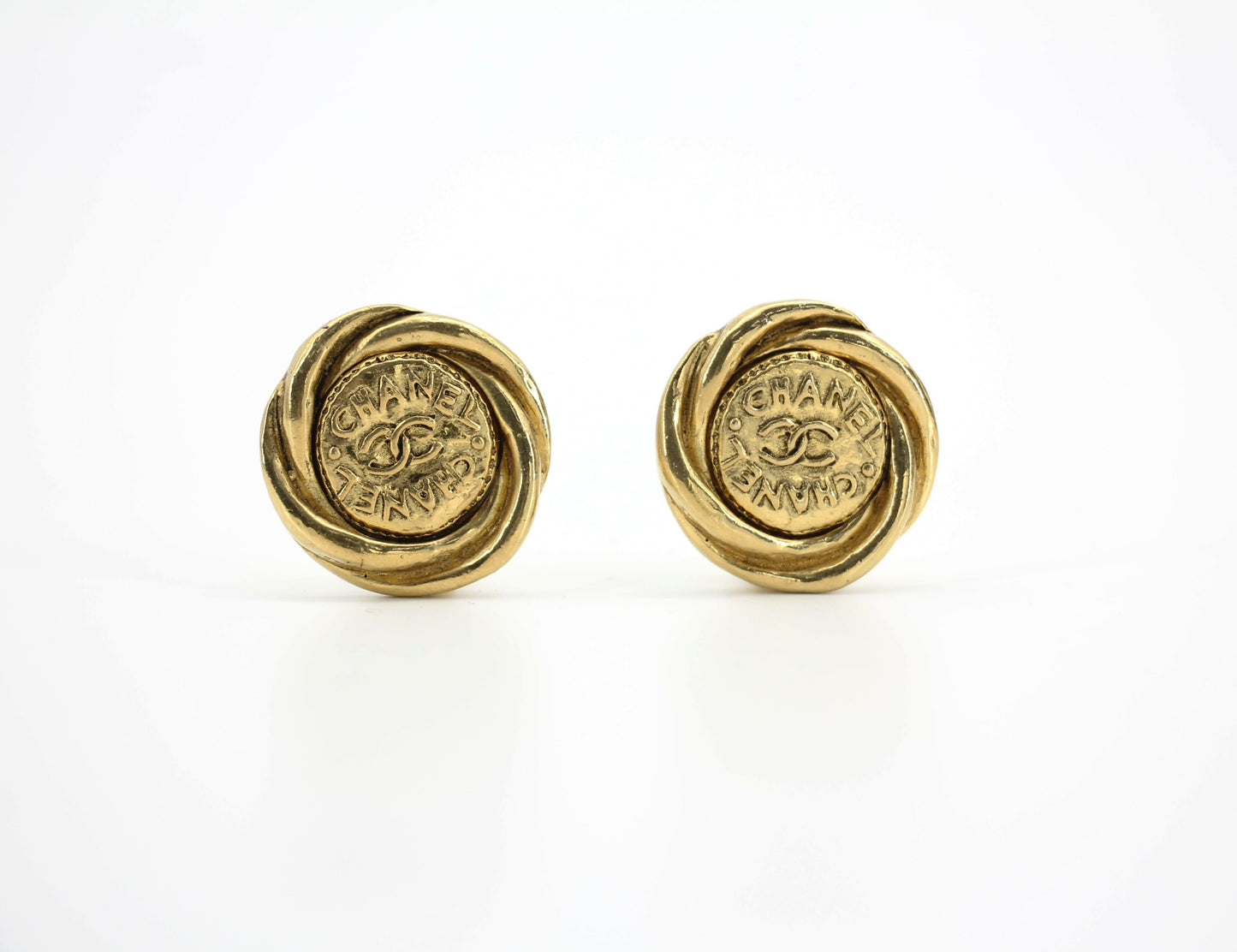 Chanel Vintage 86 Gold-plated Twisted Double Chanel Round Clip-on Earrings