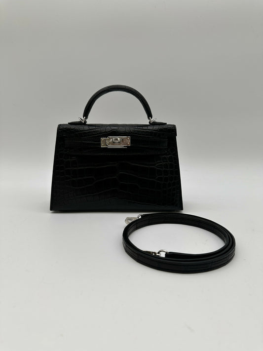 Hermès Kelly 20 Black Matte Alli Missi PHW B 2023
