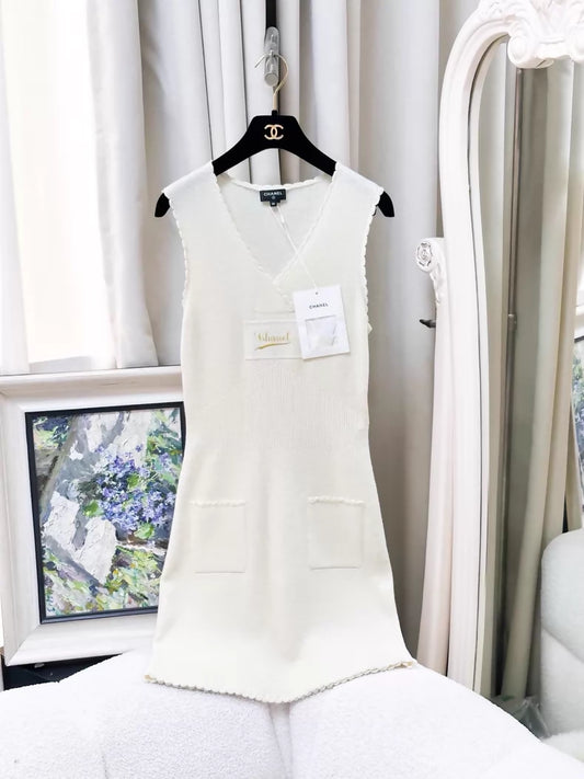 Chanel Fall/Winter 2023 ecru knit dress