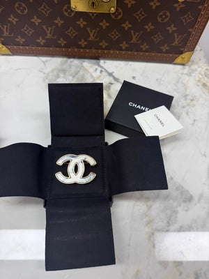 Chanel 23A marble double C brooch,