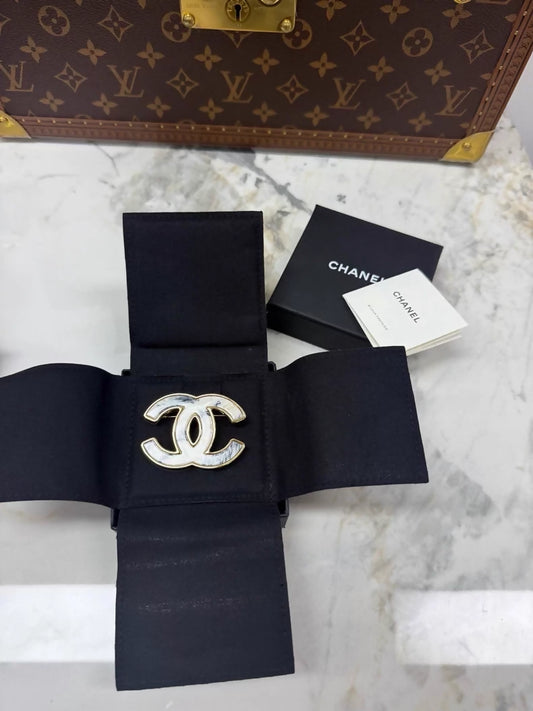 Chanel 23A marble double C brooch,