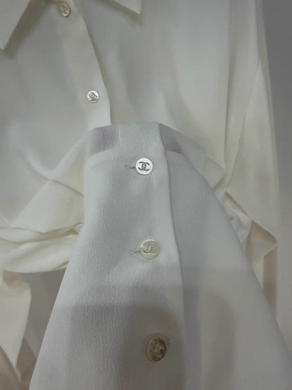 Chanel 25B silk shirt with mother-of-pearl buttons