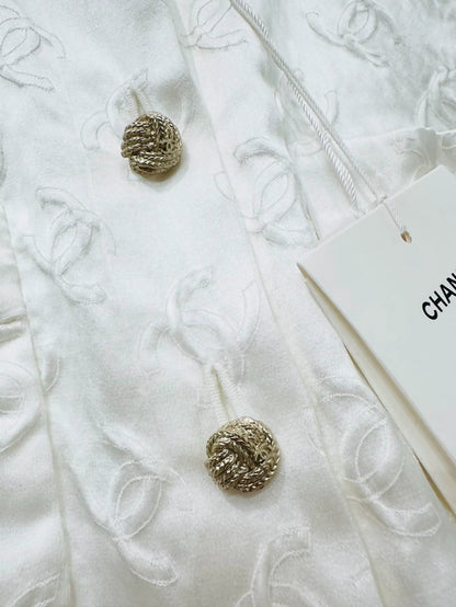 Chanel 25a ecru cardigan