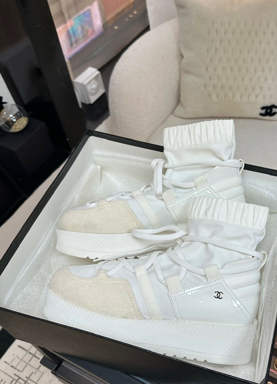 Chanel Shoes 38 Tweed and Leather Cream White Boots – Wararni.com
