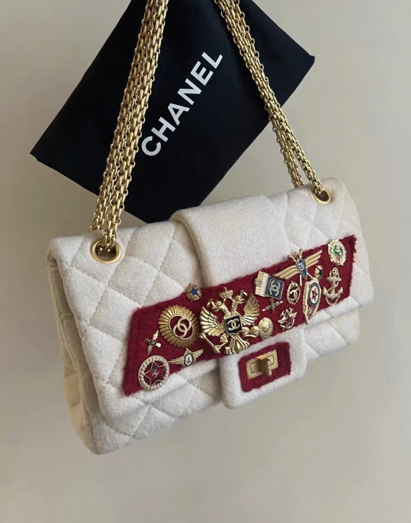 Rare Chanel 2009 Pre-fall Paris Moscow 2.55 badge bag