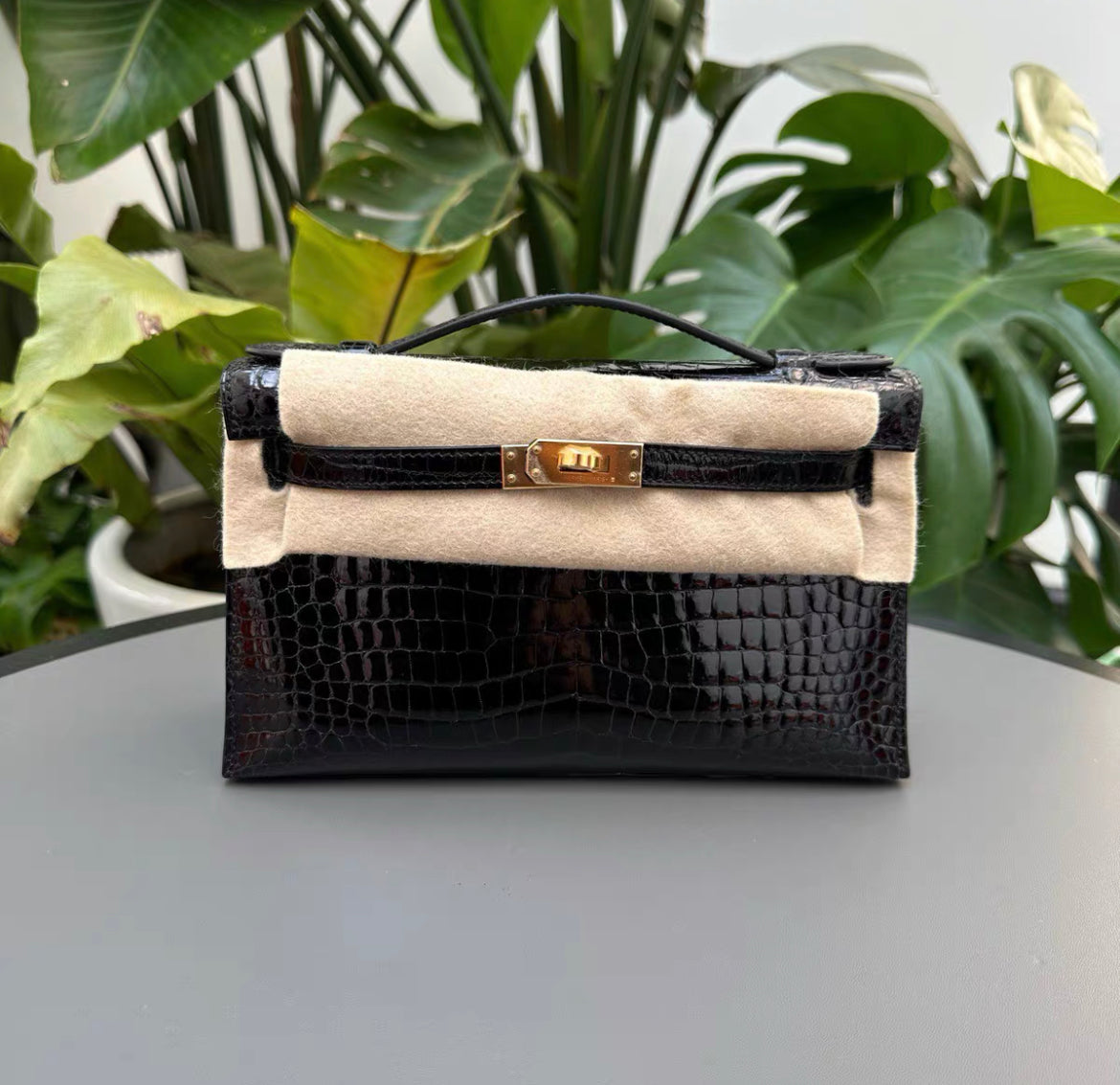 Hermès Kelly Pochette Black Shiny Porosus Crocodile Gold Hardware