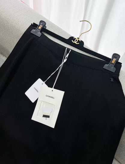 Chanel 25A Black & Ecru Skirt