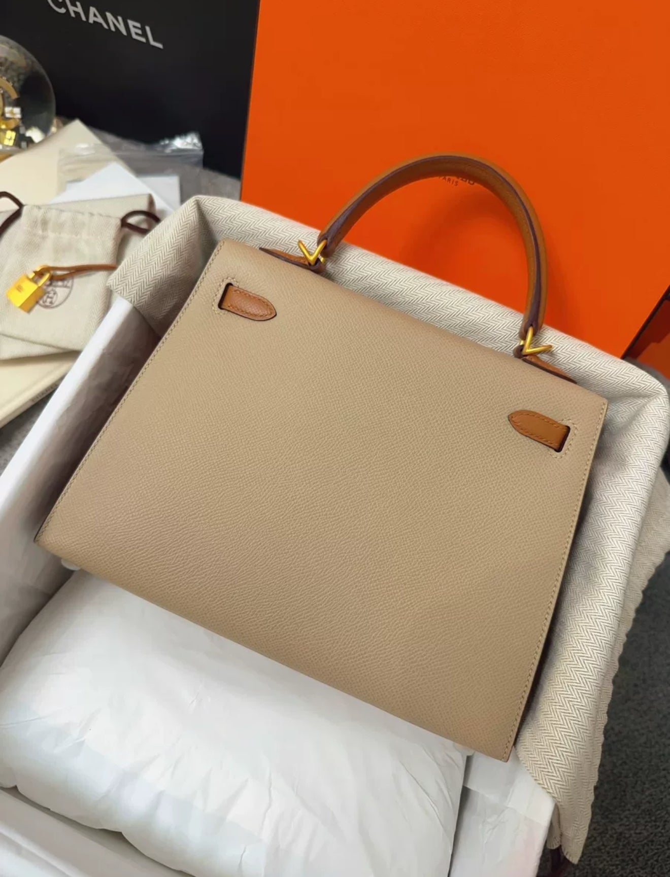 Hermès Special Order (HSS) Kelly Sellier 25 Trench and Gold Epsom Brushed Gold Hardware
