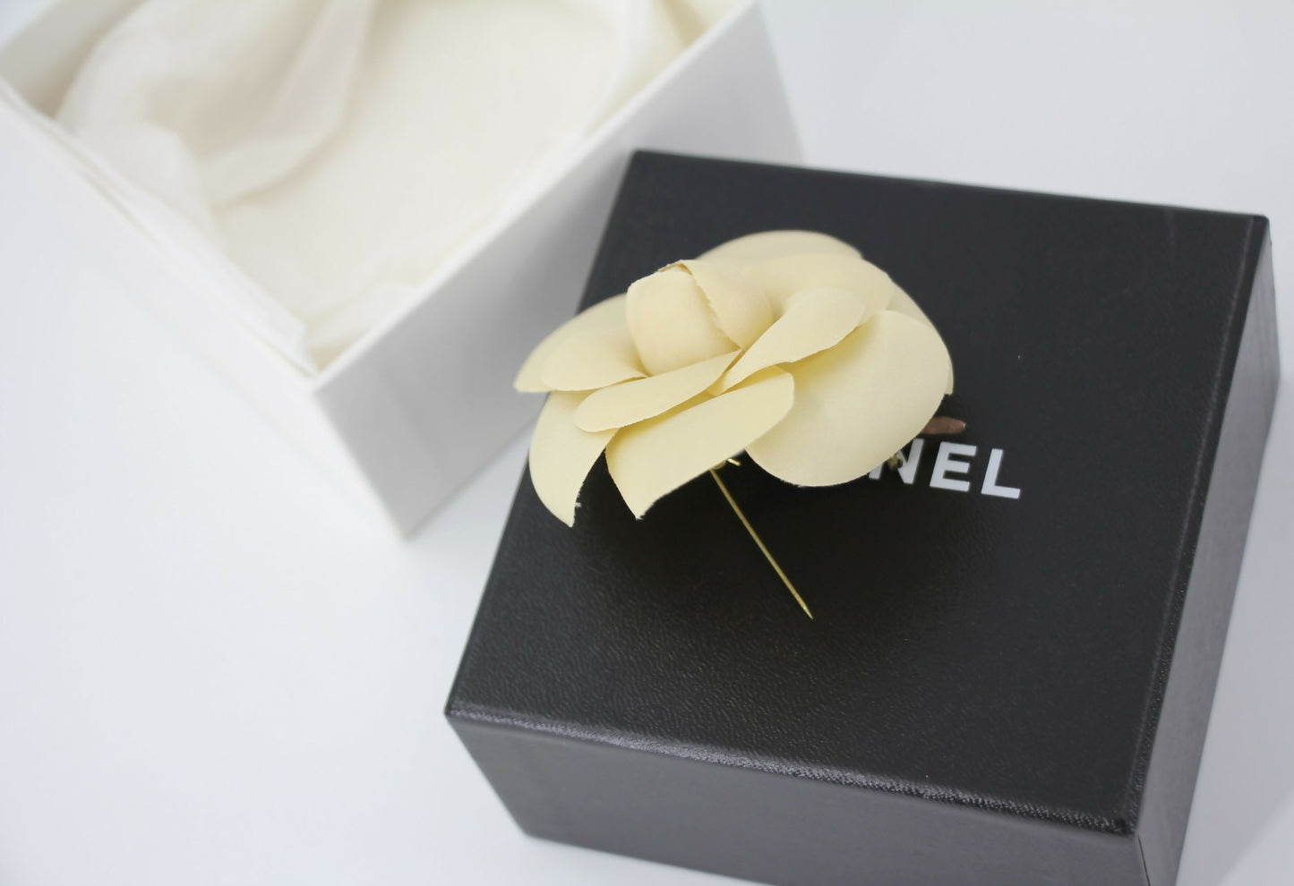 Chanel Vintage 81-85 Fabric Beige Camellia Brooch